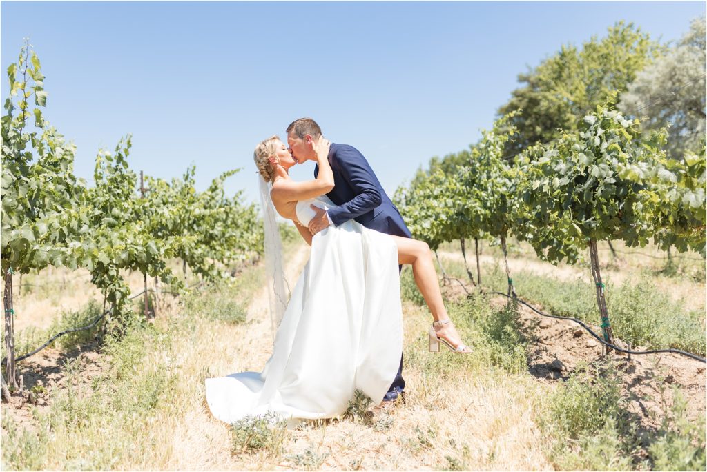 bride and groom kissing at indian creek winery
