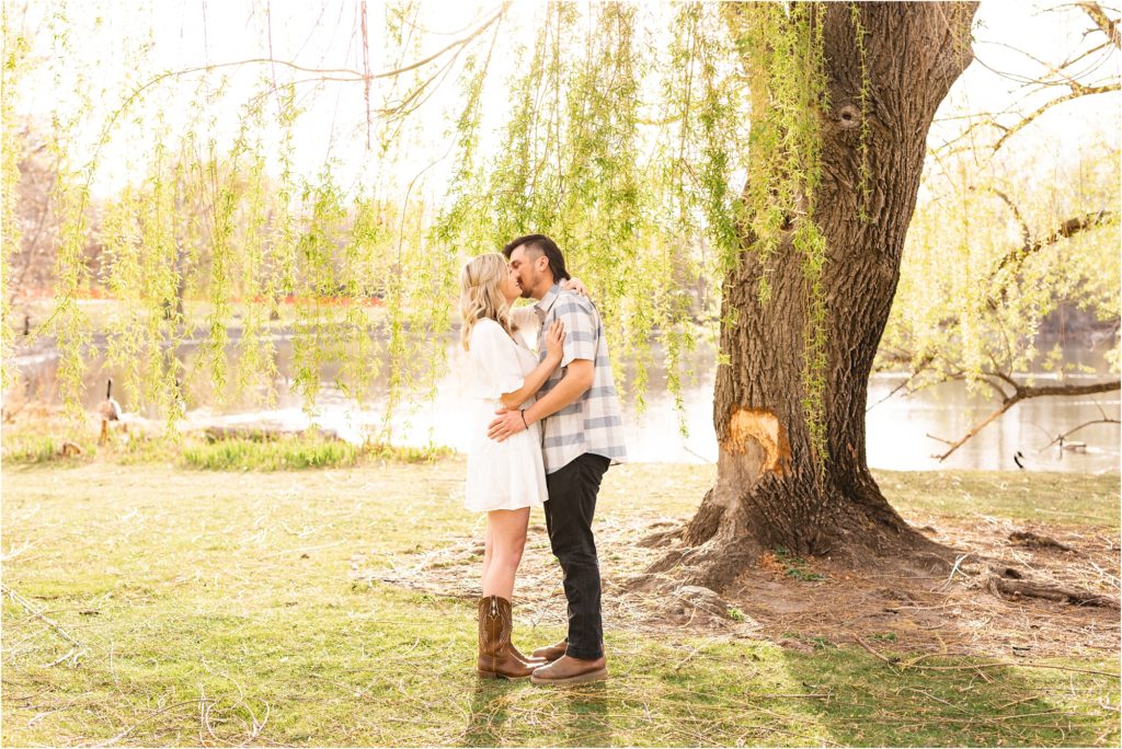 Couple kissing under weeping willow