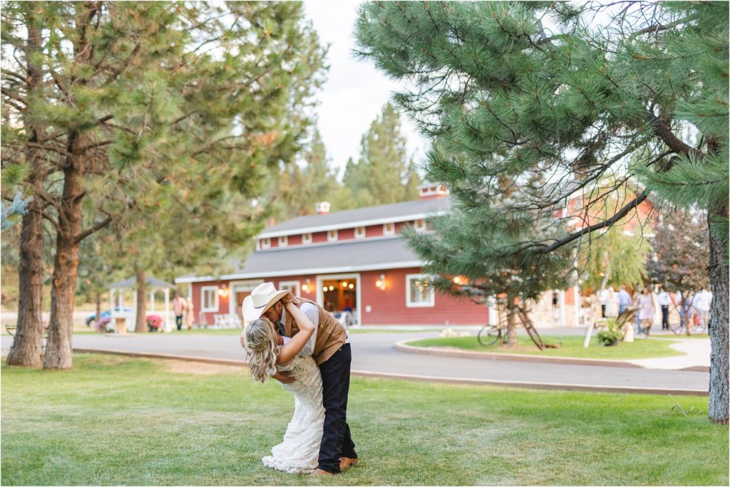 dip kiss in front of riverside pines wedding venue